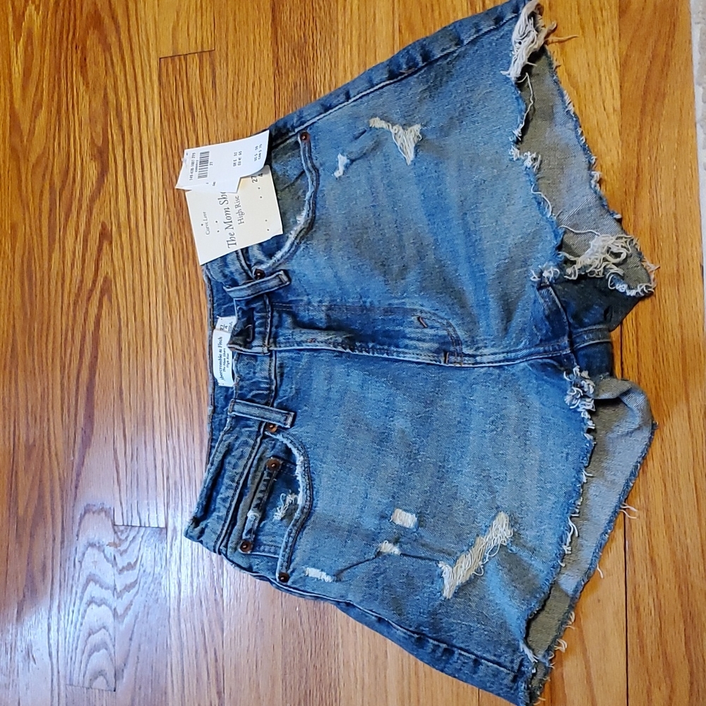 NWT A&F High Rise Mom Short